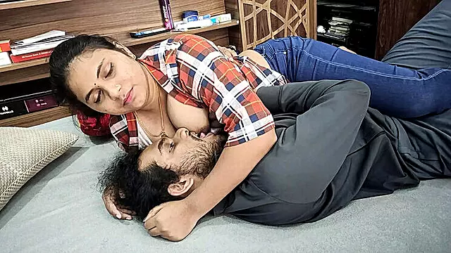 Hot Mallu Wife Boobs Sucking Romance with Indian Husband - Desi Couple Fun