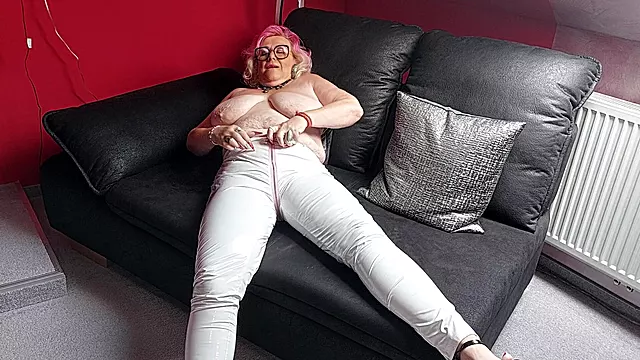 Mature Slut Drenches Pants in Hot Piss Flood