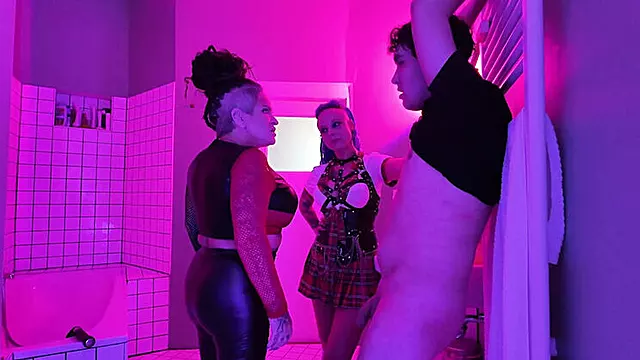 Dunkelhaarig, Schmutzig Dreier, Femdom Erniedrigung, Femdom Rau, Behinged, Sklave Hardcore Extrem