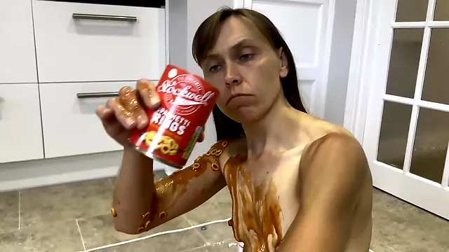Relax To Sploshing In Spaghetti Hoops - Wam Video