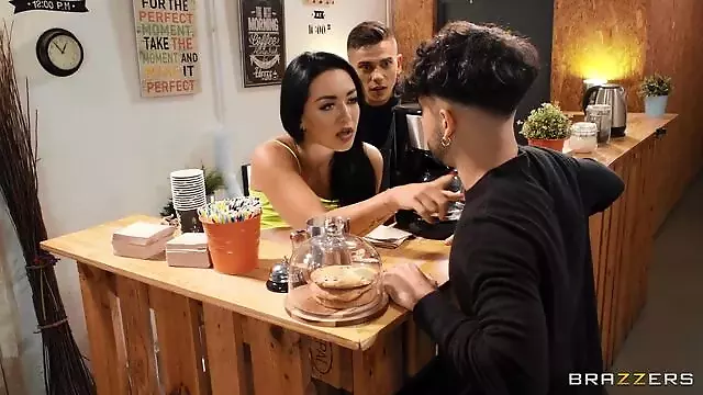 High Heels Grosser Schwanz, Große Echte Titten, Lange Haare, Haare Oral, Grosser Arsch Anal Milf