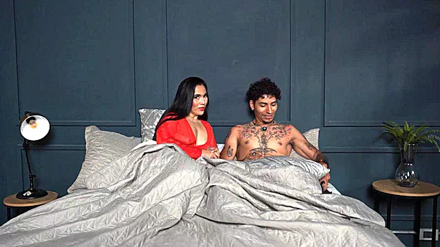 Super Gjoks, Flokë Të Gjatë, Super Bukuroshe, Byth Trashat, Pornoxo Cica Natyrale Latina, Bardh E Zi