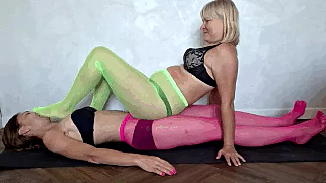 Dominazione Piedi, Dominazione Piedi Porno Schiavo, Le Gambe Ei Piedi, Piedi Calze, Schiavo Piedi