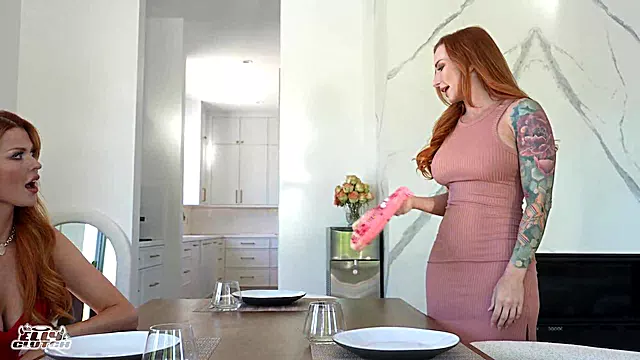 三人行大奶, 眼睛美女, 美女, 巨乳邻居, 大奶继母, 继母, 屁股做臉, 肥臀丰乳, 妈妈和女孩, 肥屁股