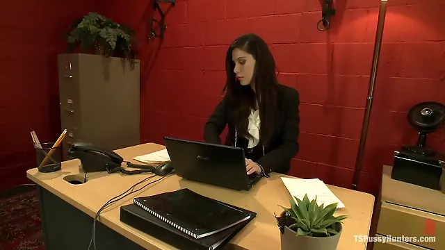 تماشا کیر, رئیس مسن, دوجنسه, شیمیل جوراب ساق بلند, شیمیل و دختر, کارمند با رئیس, کیر دوجنسه, ارباب