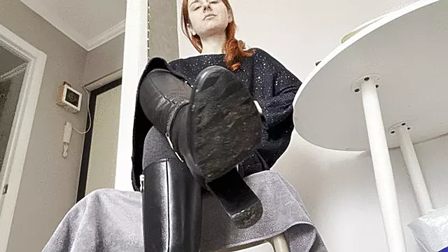 Njušim Stopala, Stopala