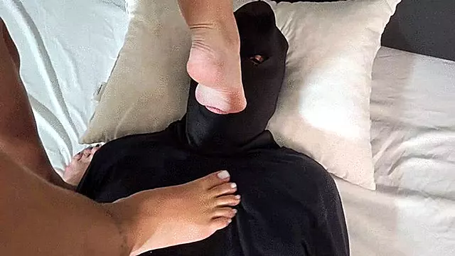 3 DOMMES FOOT DOMINATING MALE SLAVE SASHA DUTZ TURN