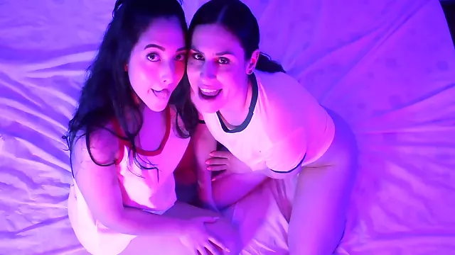 Lesbicky Amaterky, Lesbičky Černovlaska, Lesbičky Hračky