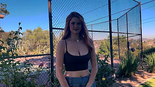 Golf date turns into sneaky public fuck with hot redhead