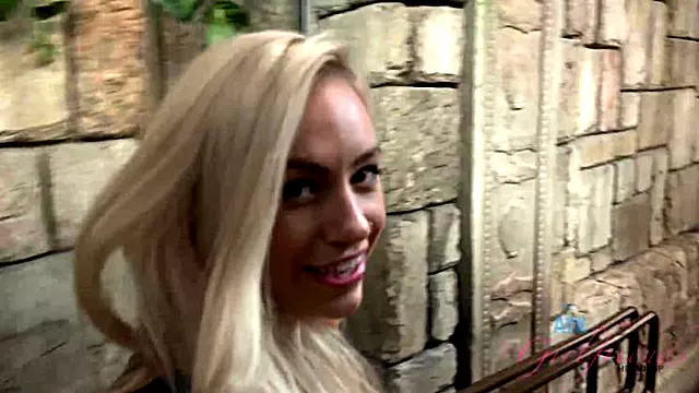 Amateur Fotze, Rauchen Amateur, Haarige Blonde, Blonde Muschihaare, Blond Masturbation, Blondinen Rauchen