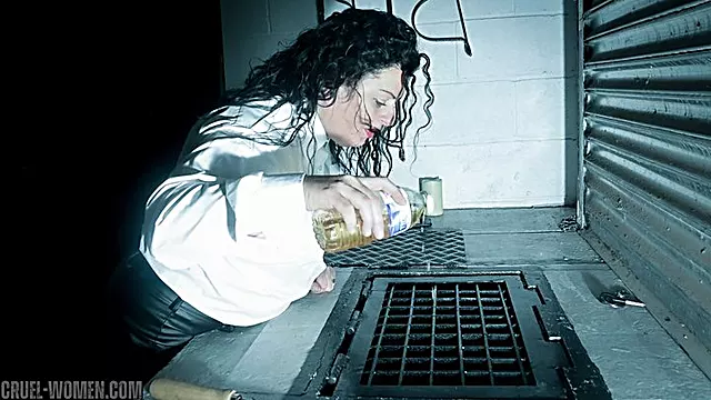 Extreme Fesselspielchen, Gefesselt, Hart Gefesselt, Femdom Sklave, Handschellen Femdom, Herrin Femdom