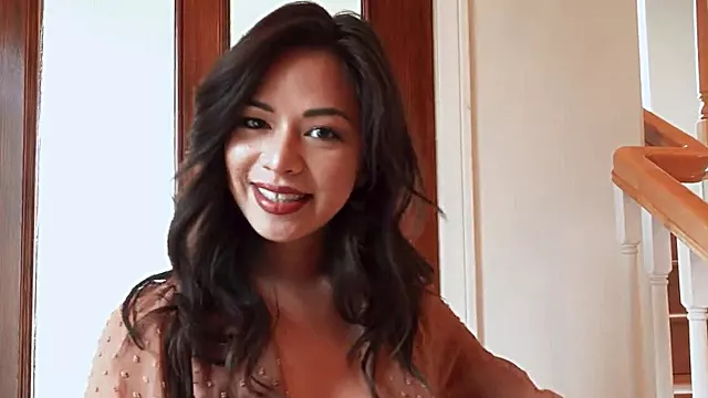Scarlett Alexis finds a hard dick to take in her pussy