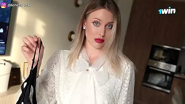 My Stepmom Jerked off Her Panties and Let Me Fuck Her, Tearing Her Tights!