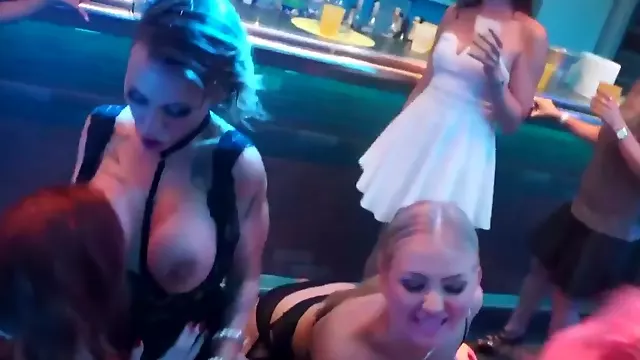 Tate Mari Lesbience, Blonde Frumoase, Blonda Tatuata, Lezbiene In Fusta Mini, Masturbare, Sani Perfecti