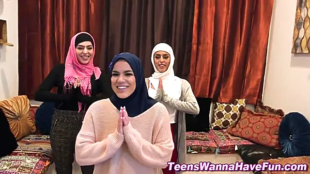 Real Teenagers 18+ In Hijabs Ride Cock