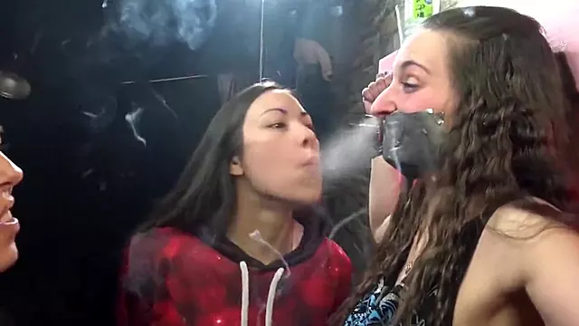 Bdsm Dominación, Bdsm Mujer, Fumando Vieja