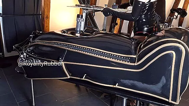 Maschine Blowjob, Bondage Fetisch, Handjob Gefesselt, Maschine Gefesselt, Latexpuppe, Femdom Gefesselt