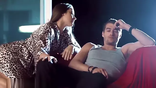 Στη Δουλειά