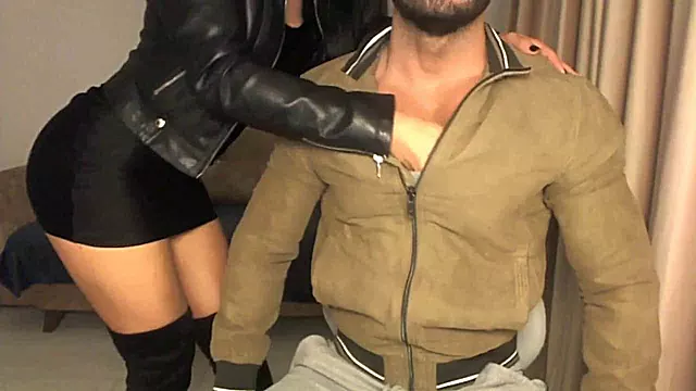 Muscled Personal Trainer Satisfies Horny MILF Client