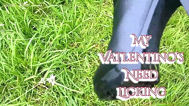 My Valentinos Need Licking, slave