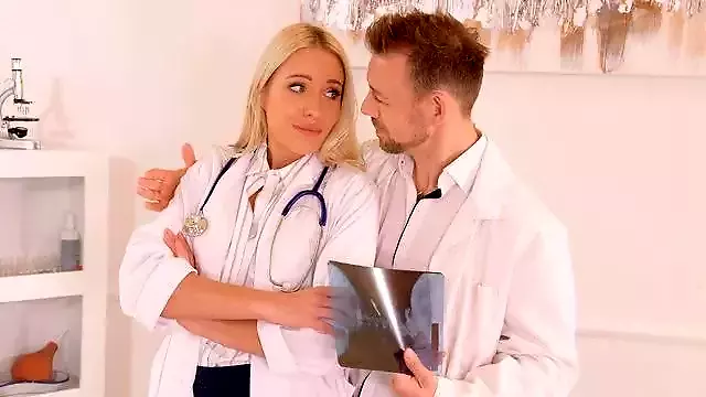 Plavuse Uniforme, Seksi Noge, Seksi Nevina Video, Plavuse Male Sise, Tinejdzerke Anal, Mlada Plavusa Pusi Kurac