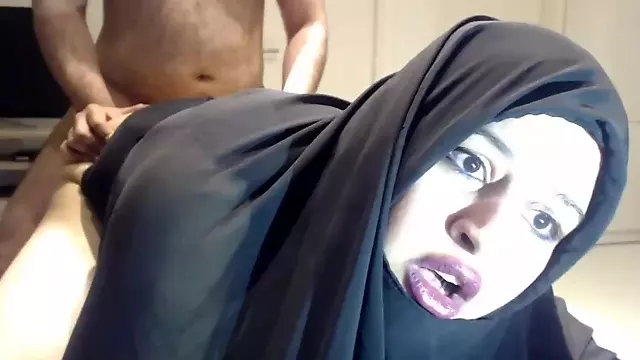 I FINALLY FUCKED MY BEST FRIEND'S MATURE ARAB MOM !