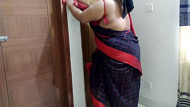 Desi Hotel Maid Fucked by Stranger Gust in Gujarat