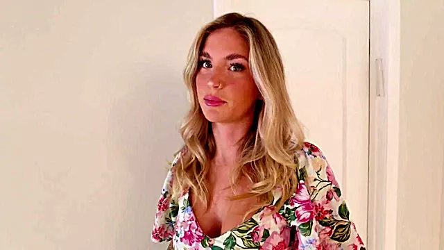 Țițe Mari Sexy, Tite Naturale Ejaculate, Sperma Între Tite, Blonde Bune, Se Fute Bine Fata