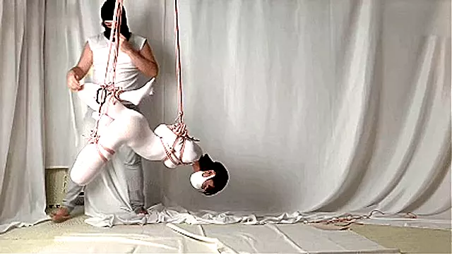 Gái Tên, Nô Lệ, Trói Đánh Đòn