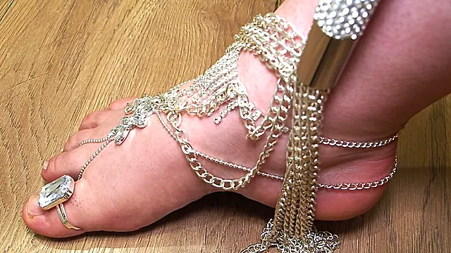 Deification of My Feet: Size 40, Short Toes and Nails