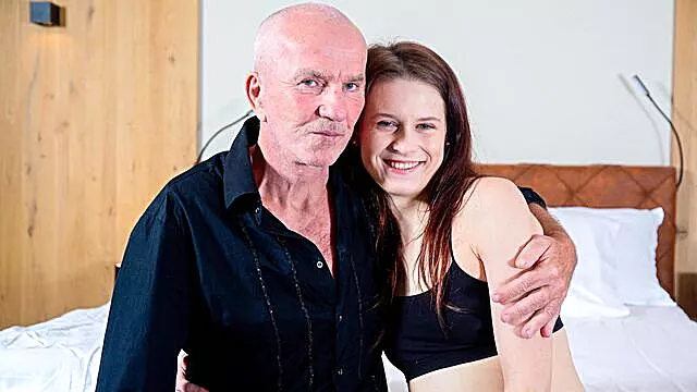 Stor Røv Store Bruster, Blowjob Stor Pik, Store Patter Brunetter, Hængt I Bryster, Interview Store Bryster