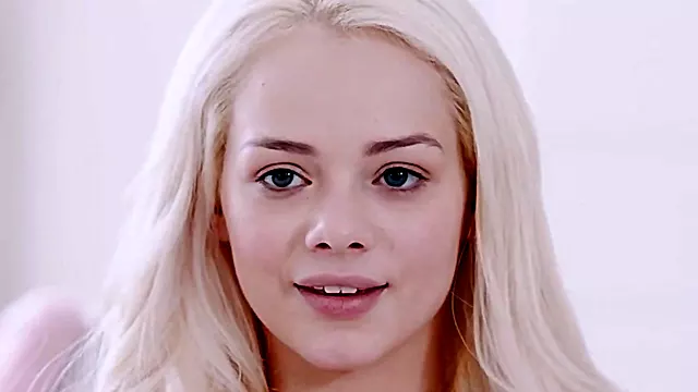 Ukazuje Kundu, Kunda, Řezani Piči, Kamarádka