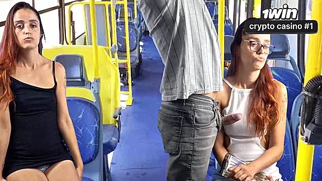 Pervertido encoxa safada em transporte p blico!