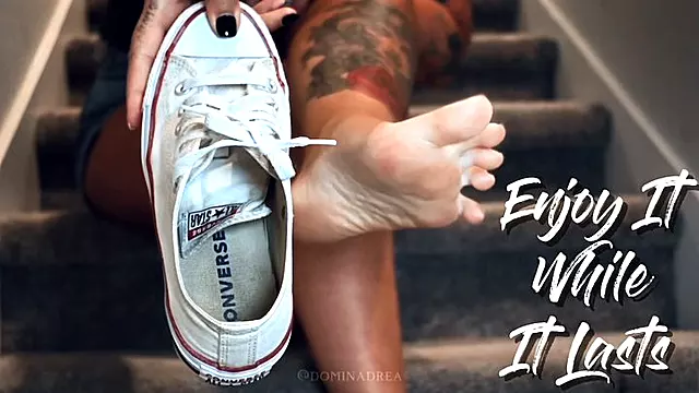 Sexy Füße, Dirty Foot Worhsip, Dreckige Füsse, Dreckige Sohlen, Fussfetisch, Stinkende Füße Fetish