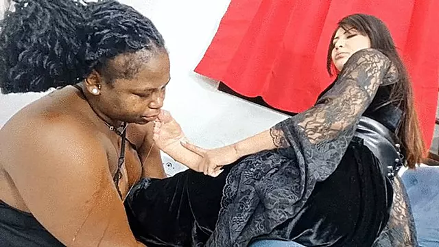 Sexy brunette It sank the mouth of the dumb ebony slave by Morena Rosa and Nanda CAM FULL HD CLIP 3