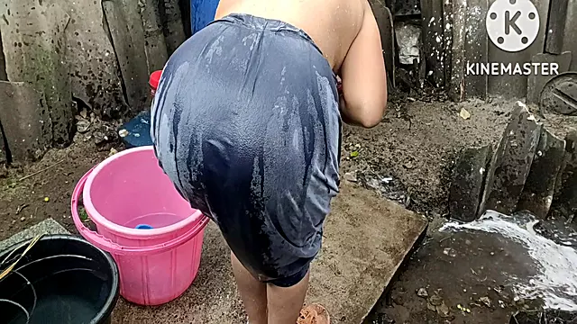 Anita Yadav Ki Hot Bathing Style