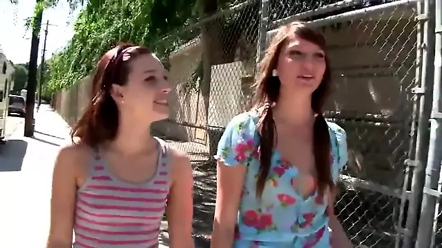 Ado Lesbienne, Adolescente Essaie Lesbienne