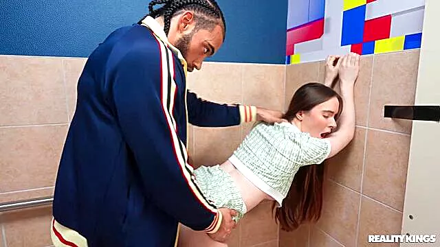 کیر بزرگ, سینه بزرگ جوان, دهانی سینه بزرگ, خورد سال, کیر کم سن, لززز, منی زیاد, بین نژادهای مختلف و کون