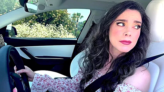 Brunette Bombshell Nicole Vaunt Gets Creampie at Porn Dude's Pit Stop
