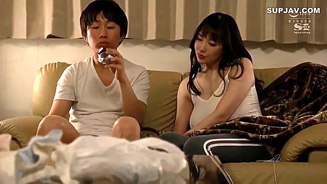 Boobs Asia, Pantat Besar Asian Sex, Payudara Besar, Ibu Rumah Tangga Dada Gede, Model Toket Besar