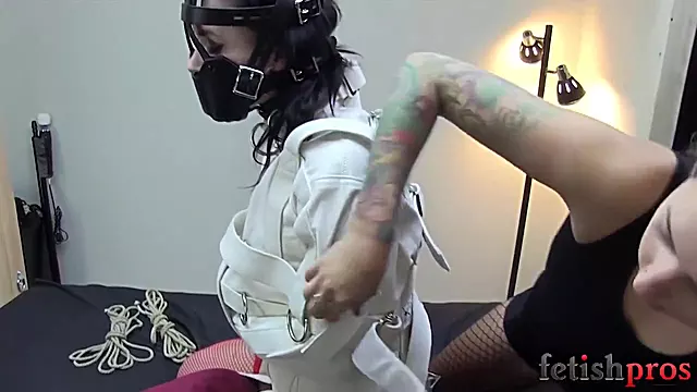 Rollenspiele, Bondage Fetisch, Strümpfe Gefesselt, Er Gefesselt Und Mit Toy Gefickt, Brünette Gefesselt