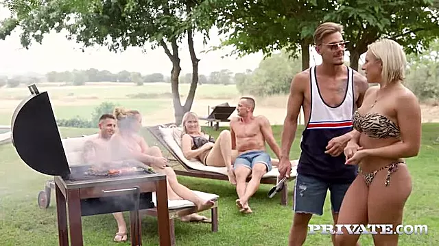 Tätowiert Anal, Reife Vollbusige Frauen Gruppensex, Blonde Draussen Anal, Blonde Blasen