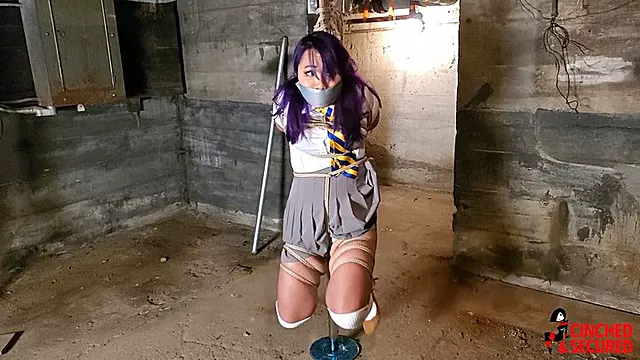 Attachée, Bondage Scotch, Femme Attachée, Attachee Et Baillonnee, Baillon Scotch, Baisée Par La Bouche Bondage