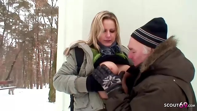 Mladé A Prsaté, Velke Kozy, Venku, Mezi Kozy, Mlade, Kluk Se Starou, Starý Muž A Velká Prsa, Outdoor Náctiletá