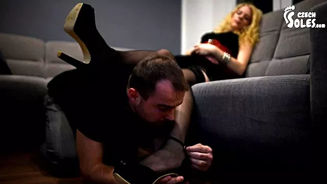 Fuss Sklave, Tschechisch, Female Domina, Füße, Nylon Füße, Heels Dominations, Fersen, Heels Nylon Fuß