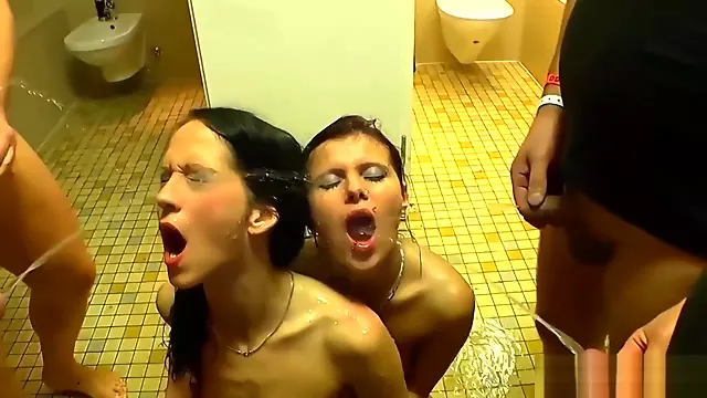 Fetisch Pissen, Fisten Pissen, Pisse Trinken, Männer Faustfick