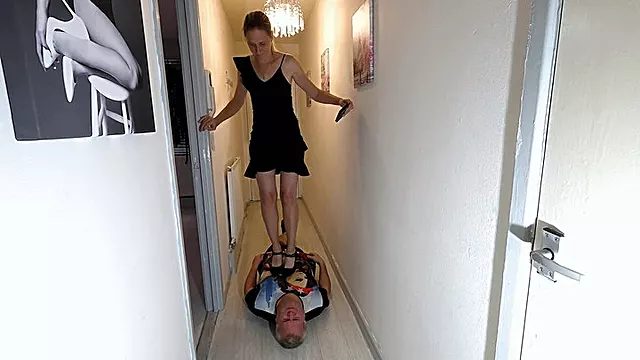Female Domina, Auf Frau Trampeln, Heels Dominations, Fersen, Tramplimg Heels, Frau Macht Mit
