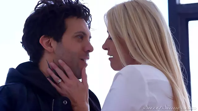 Mama I Sise, Sise Plavuse, Milf Varanje, Lizanje Mamine Picke, Svrsavanje Po Sisama, Moja Mama I Crnac