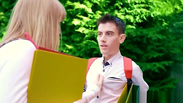 Jeune Bite, Première Bite, Levrette Teen, Ado Premiere