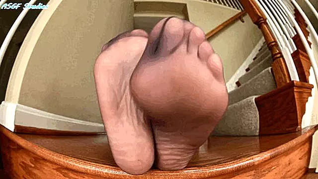 Super Model Diva sheer panthyhose soles pt 2 - MOV
